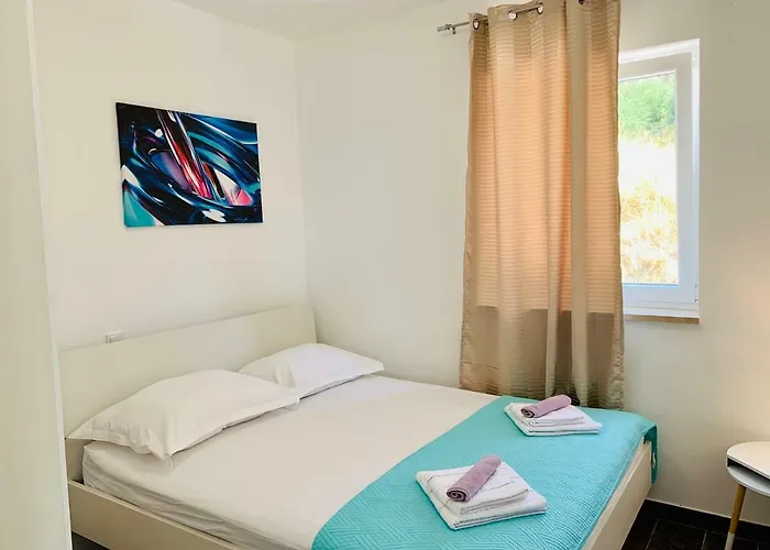 La 2 Apartment