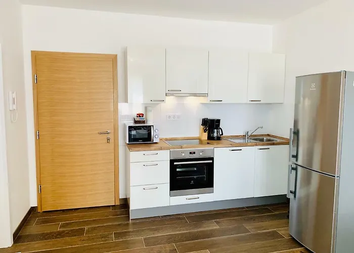 La 2 Apartment *
